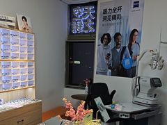 -天空之镜眼镜店蔡司依视路配镜授权零售店(望京颐堤港店)