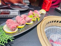 -山川小町·极番烧肉(新地假日广场店)