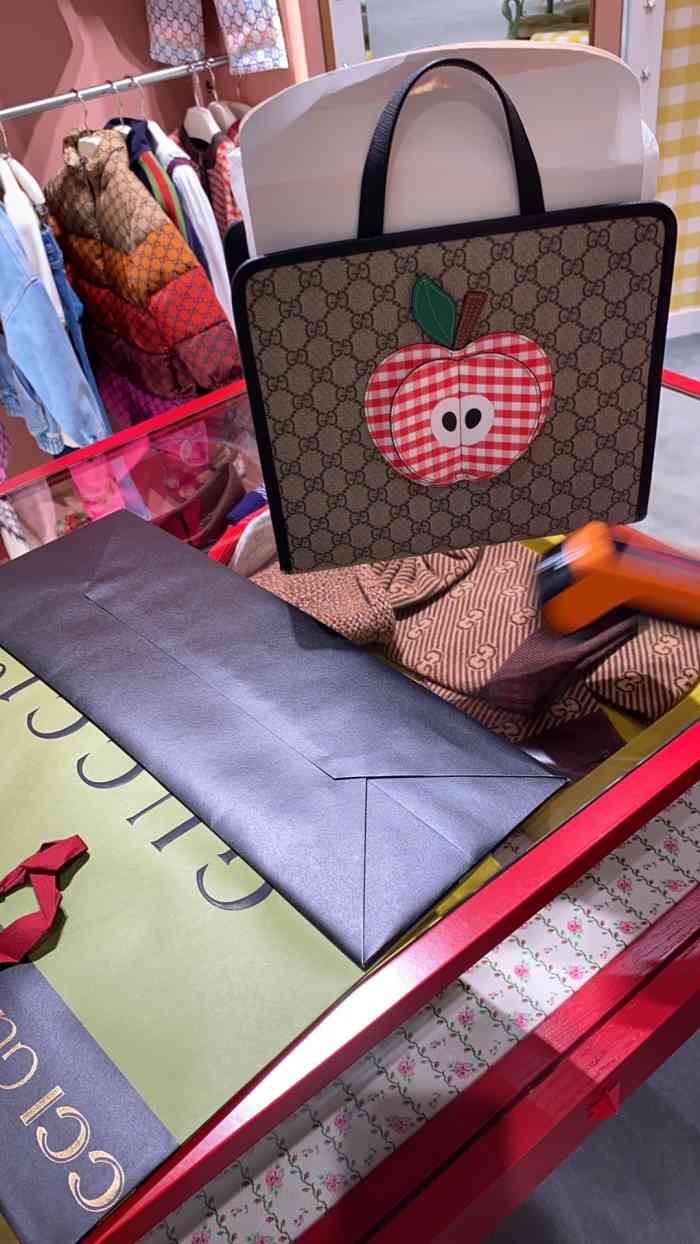 gucci(skp店)-"一直都想入一个樱桃的～ 来之前问过sa .