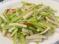 芹菜鱼糕-加顺农场餐厅