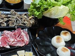 -果松木炭酸菜铜火锅·外婆参鸡汤