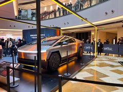-TESLA 特斯拉(上海太古汇体验店)
