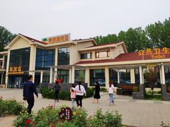 -窦店服务区-停车场