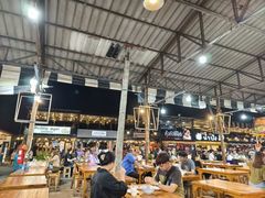 -席娜卡琳火车铁道夜市