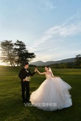 -雪中彩影婚纱摄影·微光艺术中心