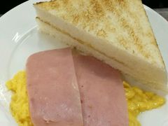火腿炒蛋+多士-华星冰室(湾仔店)