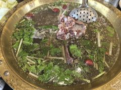 -周老三跷脚牛肉·全牛火锅(非遗传承店)