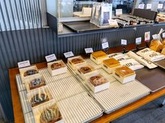 面包甜点陈列柜-OUR Bakery(三里屯太古里店)