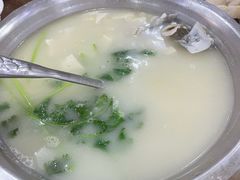鱼头豆腐汤-红星光发煲仔饭(大石街店)