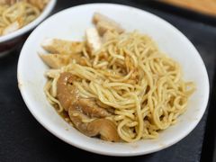 -松树干拌面店