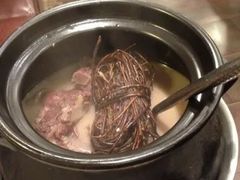 鸡骨草炖龙骨汤-老山村酒楼(白石洲店)