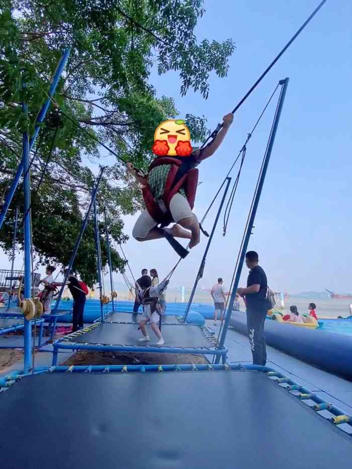 南沙滨海泳场-"现在海滨浴场暂时没有下水游泳,但是岸边的.