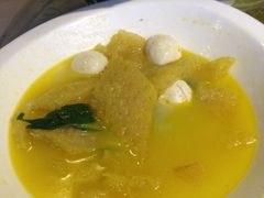 肉皮汤菜油烧的自制鱼丸-老人和饭店(打浦路店)