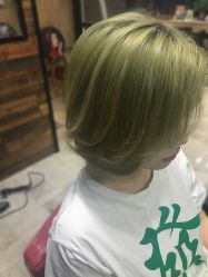 -天下皇剪新潇洒美容美发