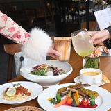 和闺蜜是下午去的，点了咖啡️、气泡水和西餐