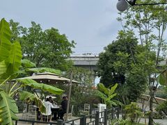 -茅草房·河畔园林火锅