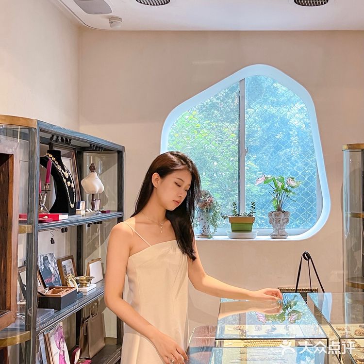 找到一家法里法气的咖啡店