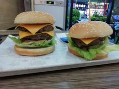 轻食纯手工单层芝士牛肉堡-牛纽塔·牛人堡(群众路店)