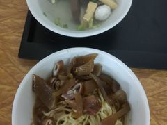 -松树干拌面店