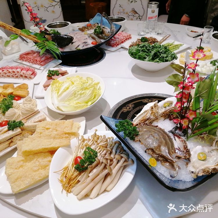 元宵节里的旋转火锅，热辣滚烫～