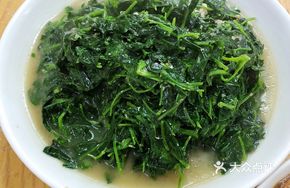 Braised Water Spinach with Rice Wine Lees