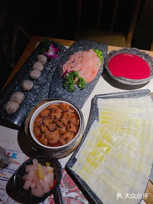 哥老官重庆美蛙鱼头(西湖银泰十一哥店)干贝咸蛋黄虾滑图片