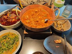 铜锅油焖鸡-Ameigo梅果·云贵川bistro(长宁来福士店)