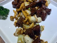 山菌葱爆雪花牛肉-尚一汤·粤菜海鲜(环球港店)