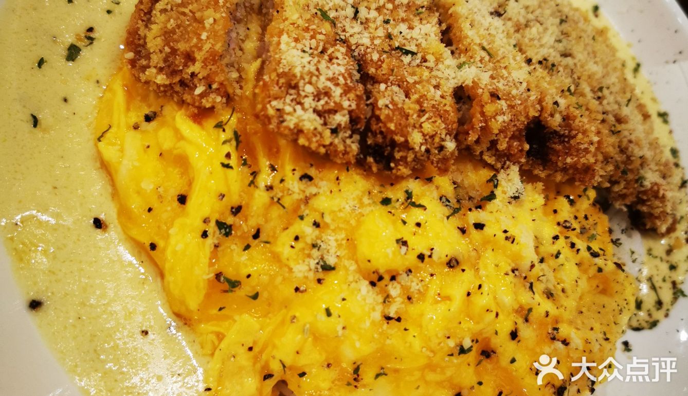 蛋很滑，一个人吃真的超级饱，份量足，炸豆腐外焦里嫩