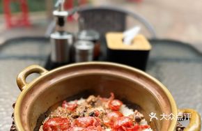 Braised Pork Ribs with Preserved Meats in Clay Pot Rice