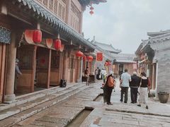 -雪山彩虹谷景区