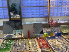 -天空之镜眼镜店蔡司依视路配镜授权零售店(望京颐堤港店)