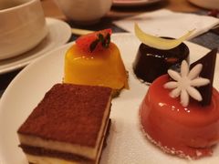 -鲜艳全日餐厅(长江之舟华邑酒店)