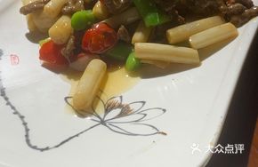 Stir-Fried Tender Beef with Fresh Lotus Stem