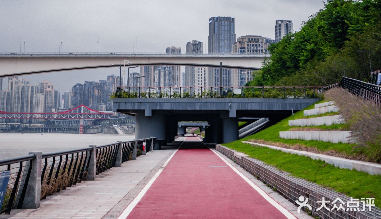 重庆北滨路步道图片