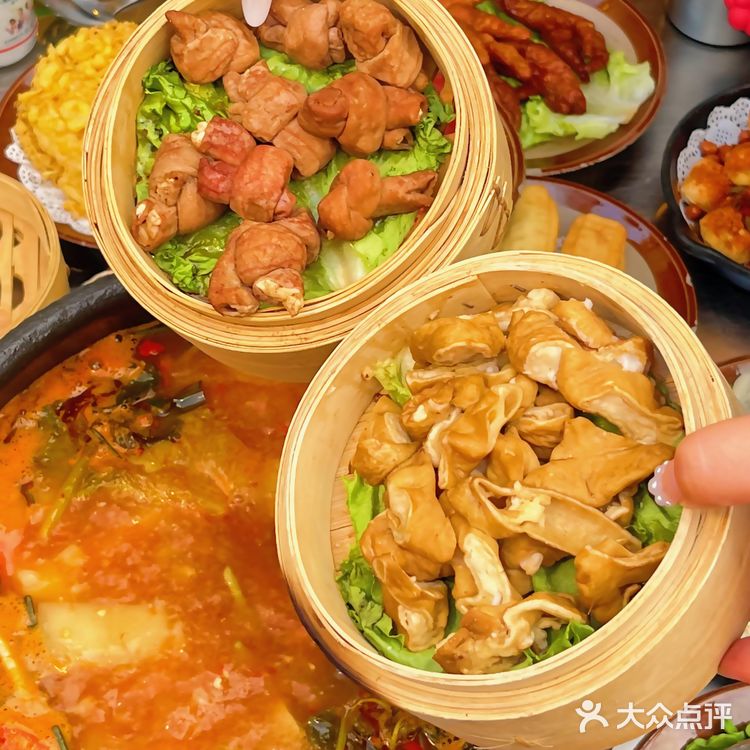 乌鲁木齐一口误终生的酸汤火锅🍲…juju好吃[流泪] 
