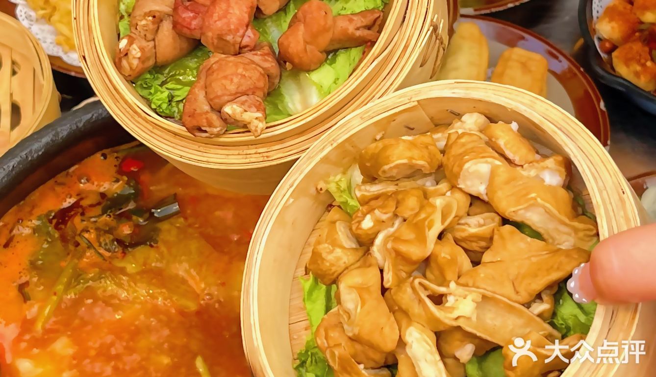 乌鲁木齐一口误终生的酸汤火锅🍲…juju好吃[流泪] 