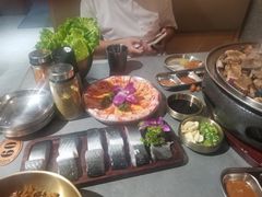 -围炉肉舍•炭烤活鳗•丹东海鲜烤肉(步行街店)