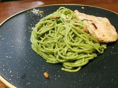 松子罗勒意面配香草鸡胸肉-404干式熟成牛排馆•聚会餐厅