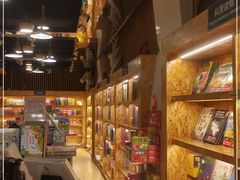 -新华里咖啡书吧(新华书店小寨店)