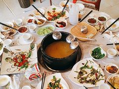 -鲁朗纳麦石锅鸡庄园