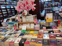 -新华书店(泉城路店)