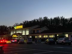 -窦店服务区-停车场