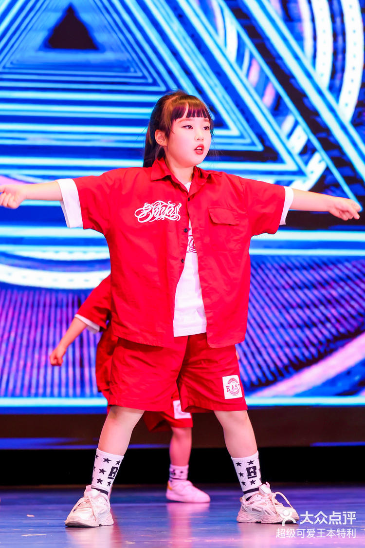 少儿街舞<img class="emoji