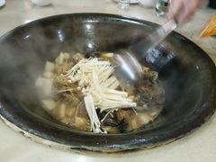 -三江鱼东北特色铁锅炖(骆驼店)