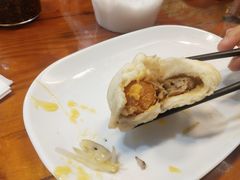 咸蛋黄超人包-老陶包子铺(南大西南村店)