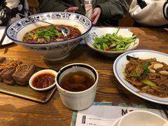 -胡桃里音乐餐厅(陶溪川店)(川湘赣菜·世界百大酒庄直供红酒·音乐表演)