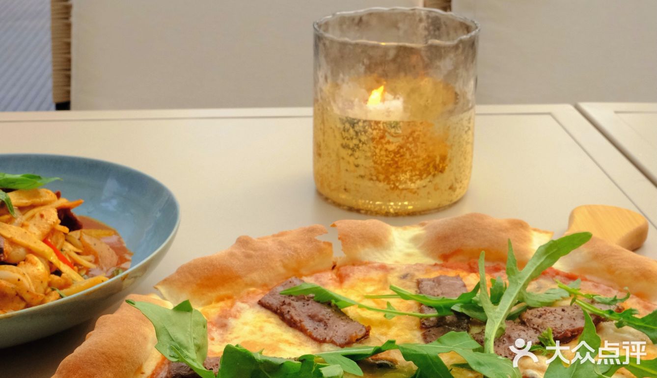 向日葵在成都｜广场上喷泉旁日落里的浪漫约会餐厅⛲️