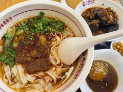 招牌红烧牛肉米粉-呷佬·长沙手工米粉(金沙江路店)