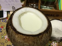 -志龙皇冠吃货椰子铺